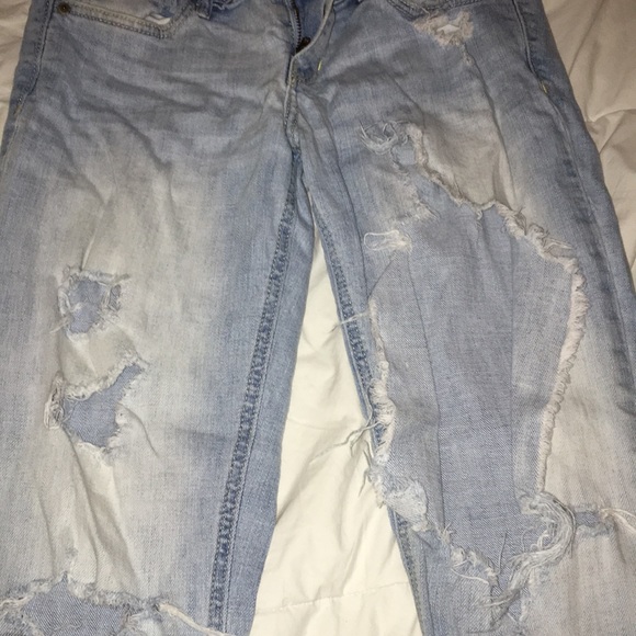Highly distressed Hollister jeans - Picture 1 of 7